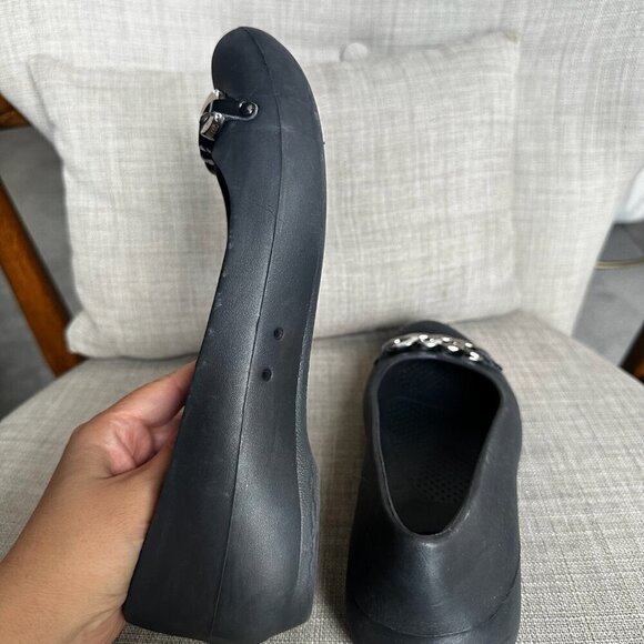 Crocs Gianna Ballet Flats Womens Sz 8 Black Non Slip Closed Toe Chain Link - Picture 8 of 10